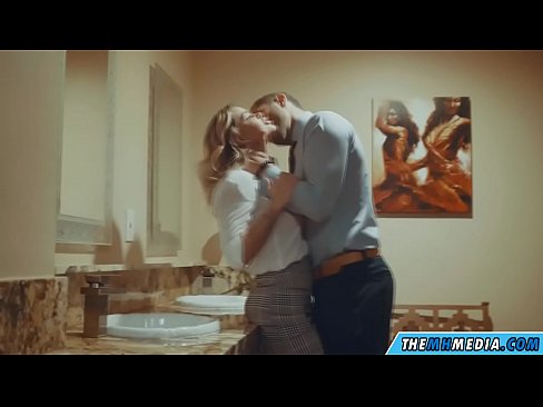 ❤️ Kiam belplena blondulo delogas vin en publika necesejo ❤️ Kvalita sekso ĉe ni % eo.onlyhdporn.ru%